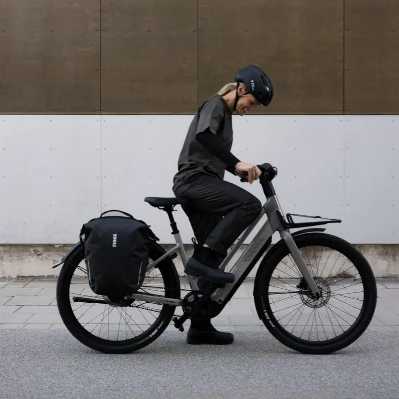 BAGS Thule Shield Pannier Inlock 22L Blk Black 22 litres