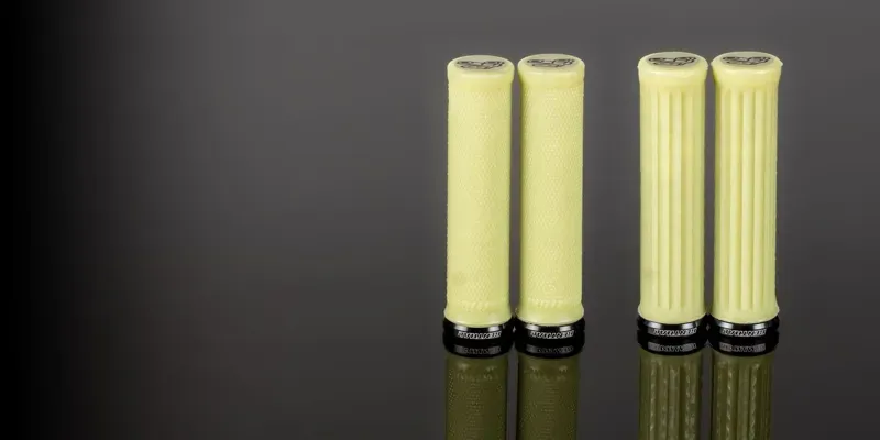Renthal Single Collar Traction 134mm Lock-on Grips in Yellow-1