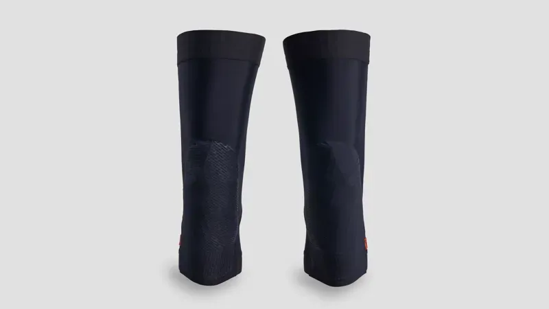 Specialized Traction D3O Knee Pads in Black-1
